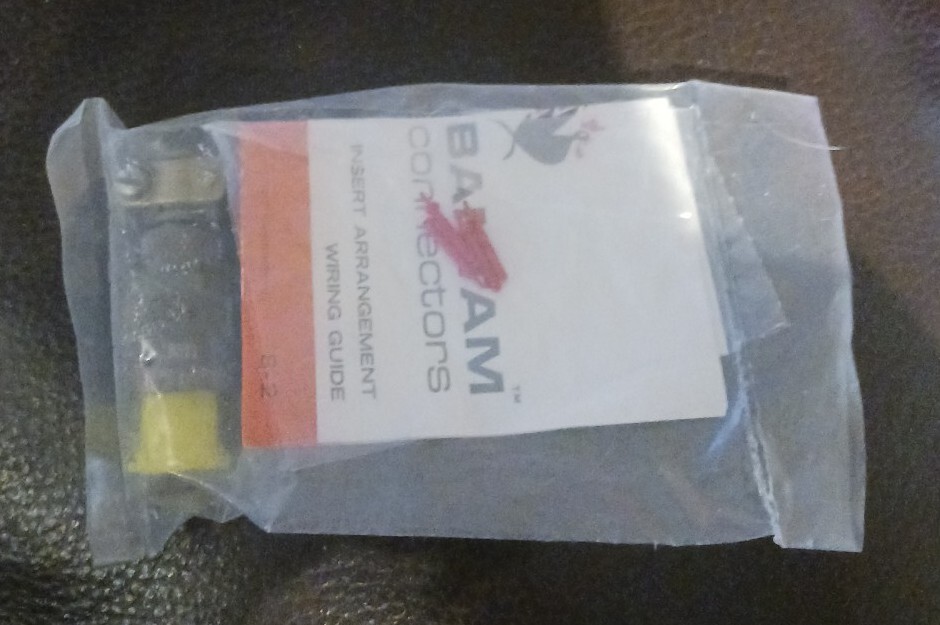 1 ea NEW BURNDY BT06EC8-2S / MS3116F8-2S 2 Pin Connector **SHIPS QUICK n FREE**