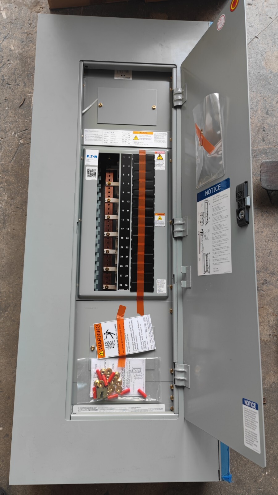 EATON PRL1x 100 AMP 240 120V SINGLE PHASE 1P 3W 30 Cir NEMA 1 PANELBOARD 48 in