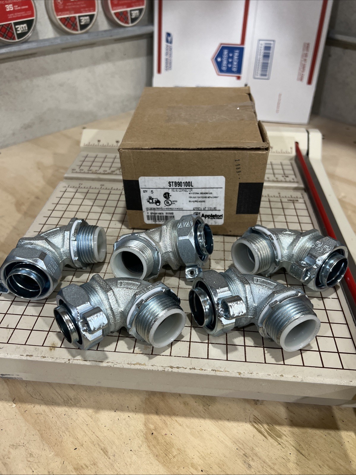 Appleton ST90100L 1″ 90° LiquidTight Non-Insulated Connector for FMC With Lug
