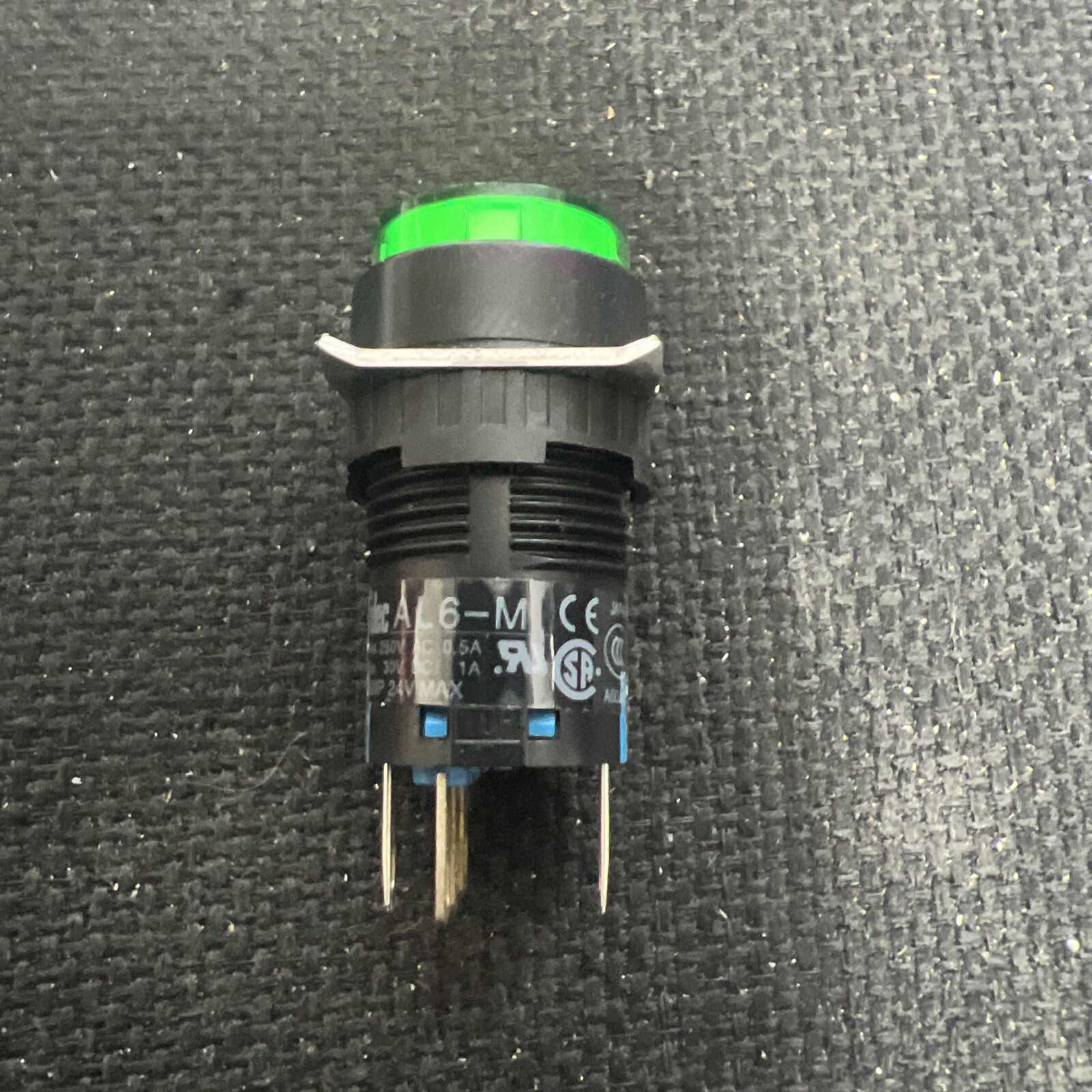 NEW IDEC 16MM illuminated button AL6M-M14G round self-reset 24V new open box