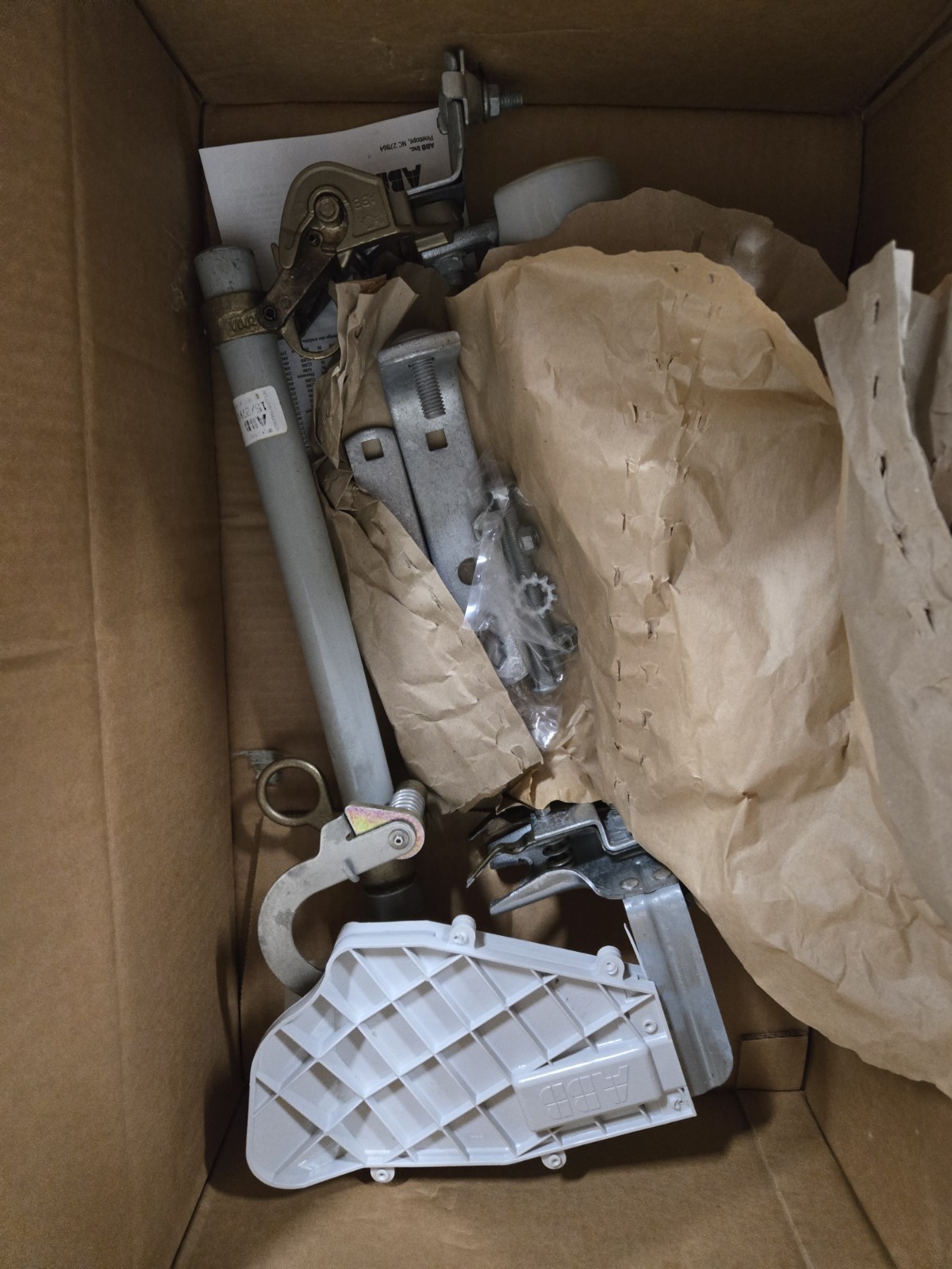 ABB – Load Break Cutout – LBU-2 Style Y2NCBNEA22 ,15/27 KVA, 200A (NEW)