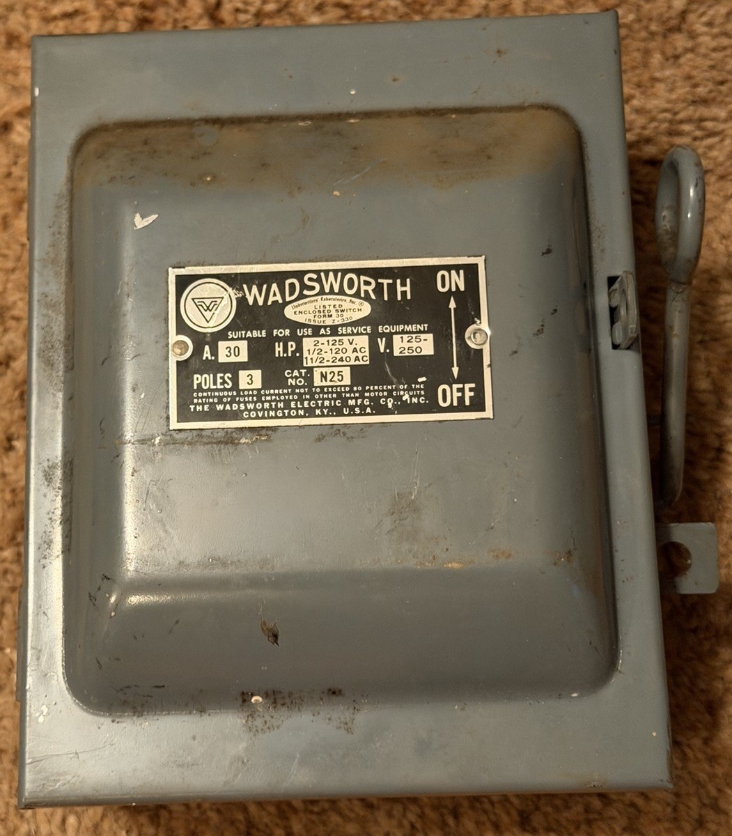 Wadsworth Fuse Breaker Box Disconnect 30 Amp N25 3 Poles Industrial and/or Home