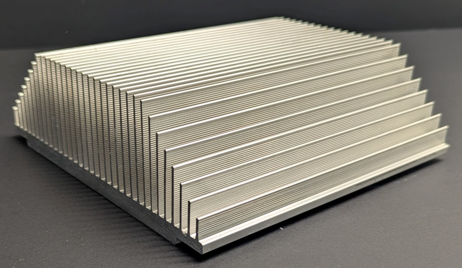 Big Aluminum Heatsink 7-1/2″ x 7-3/4″ x 2-1/2″ 4lb 5oz With Mounting Holes