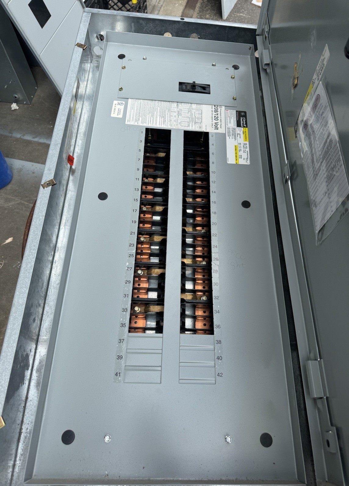AQU3422RCX GE 225 Amp Main Breaker Panel 208/120V 42 Circuit Nema 1 150A Main