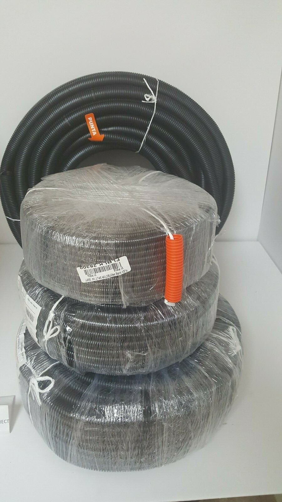 Split Wire Loom Conduit Polyethylene BLACK HIGH TEMP. 1/4″ ,3/8″ ,1/2″,1″