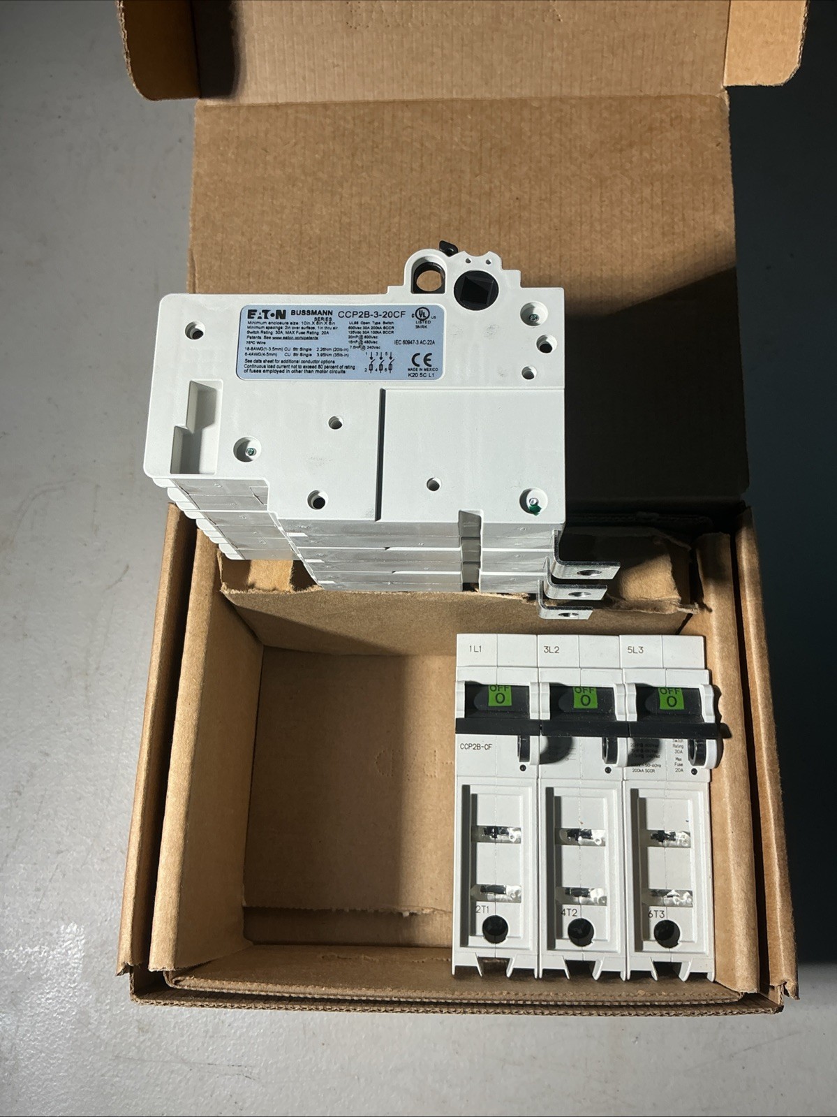 NEW BOX OF QTY (2) CCP2B-3-20CF – EATON DISCONNECT SWITCH, 20A, 3POLE 600VAC