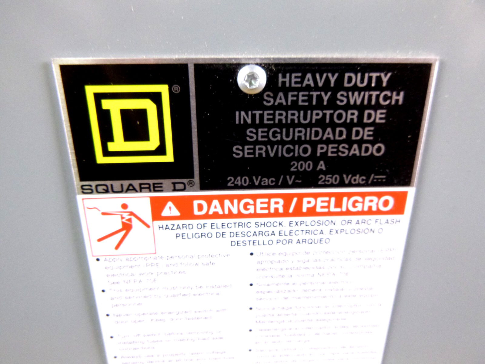 H224N Square D Fusible Safety Switch 200A, 3 Wire, 2 Pole, 1 Neutral, 240VAC