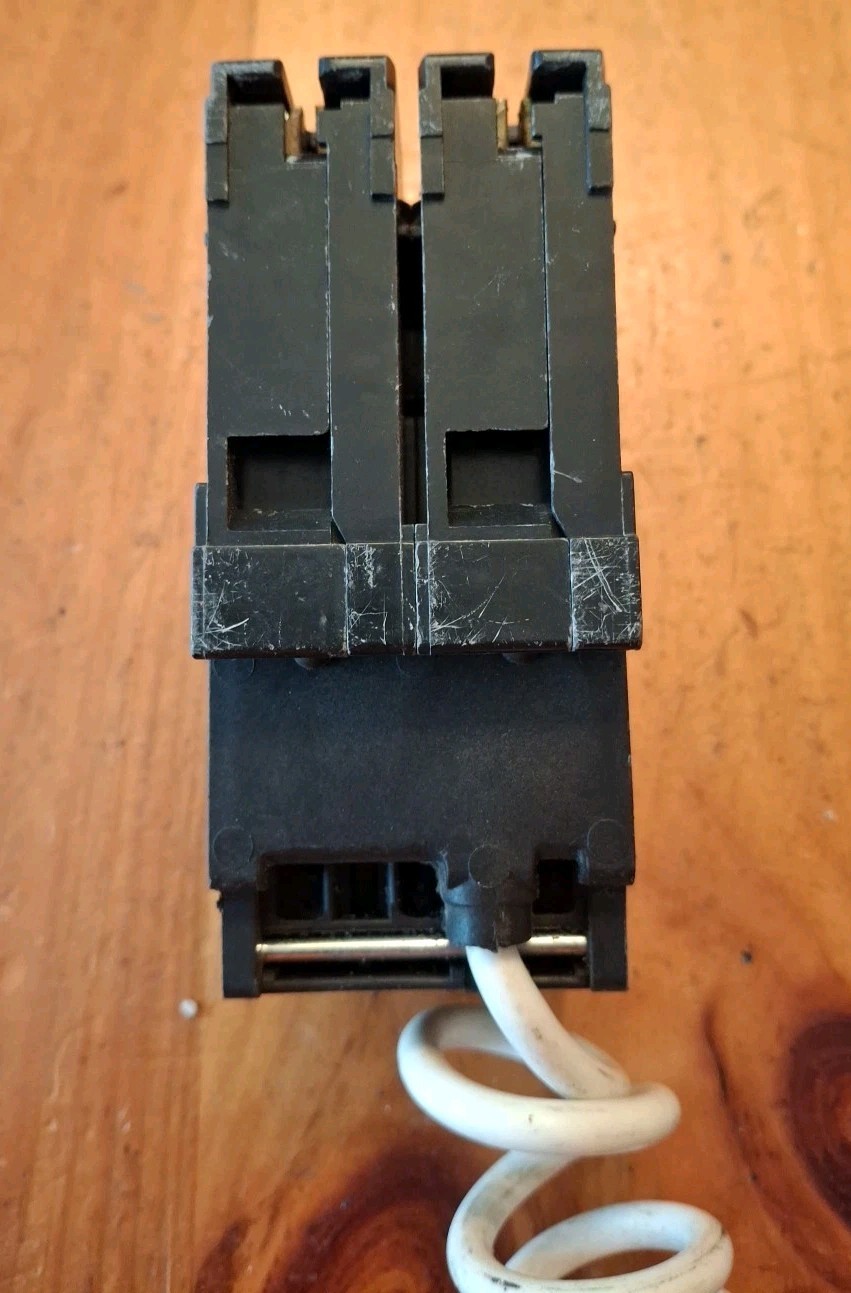 Siemens 120/240V Circuit Breaker – 60Amp (QF260A) *NO LUG SCREWS*