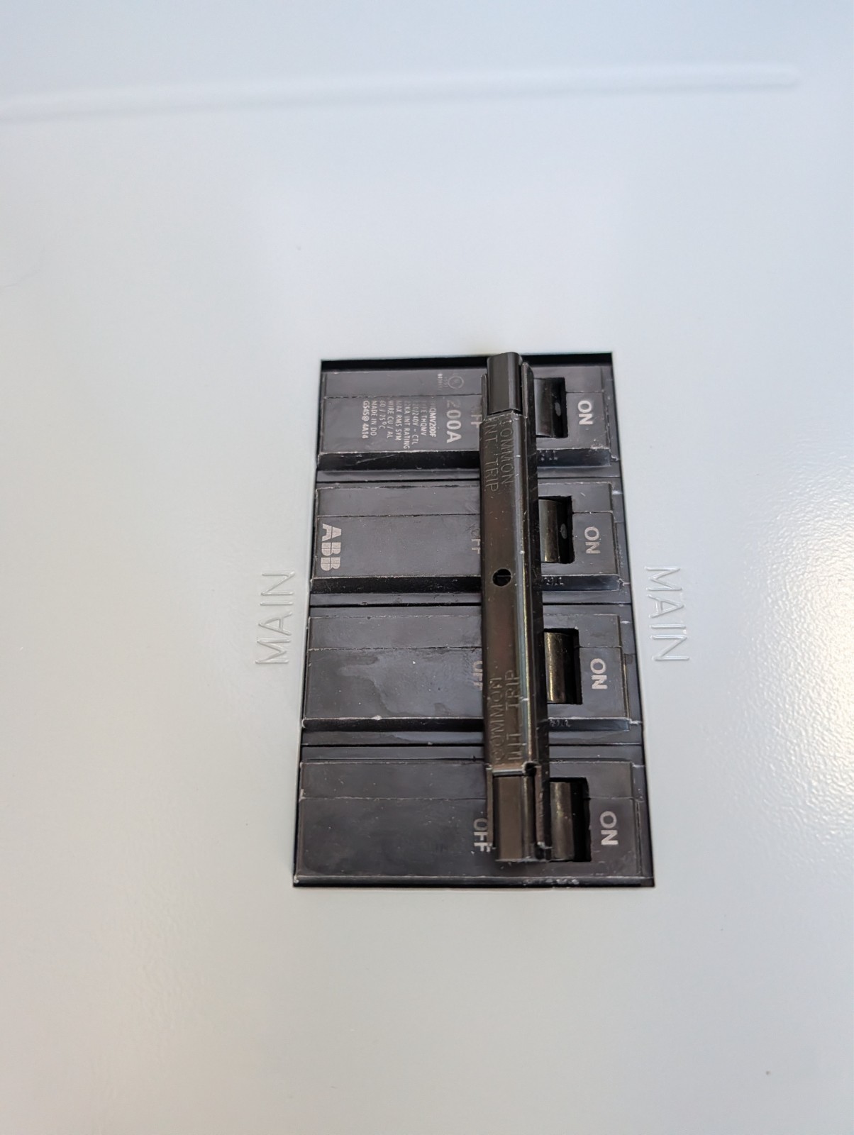 ABB 200A 8 Space 16 Circuit Outdoor Main Breaker PON Load Center, PAM0820RFL