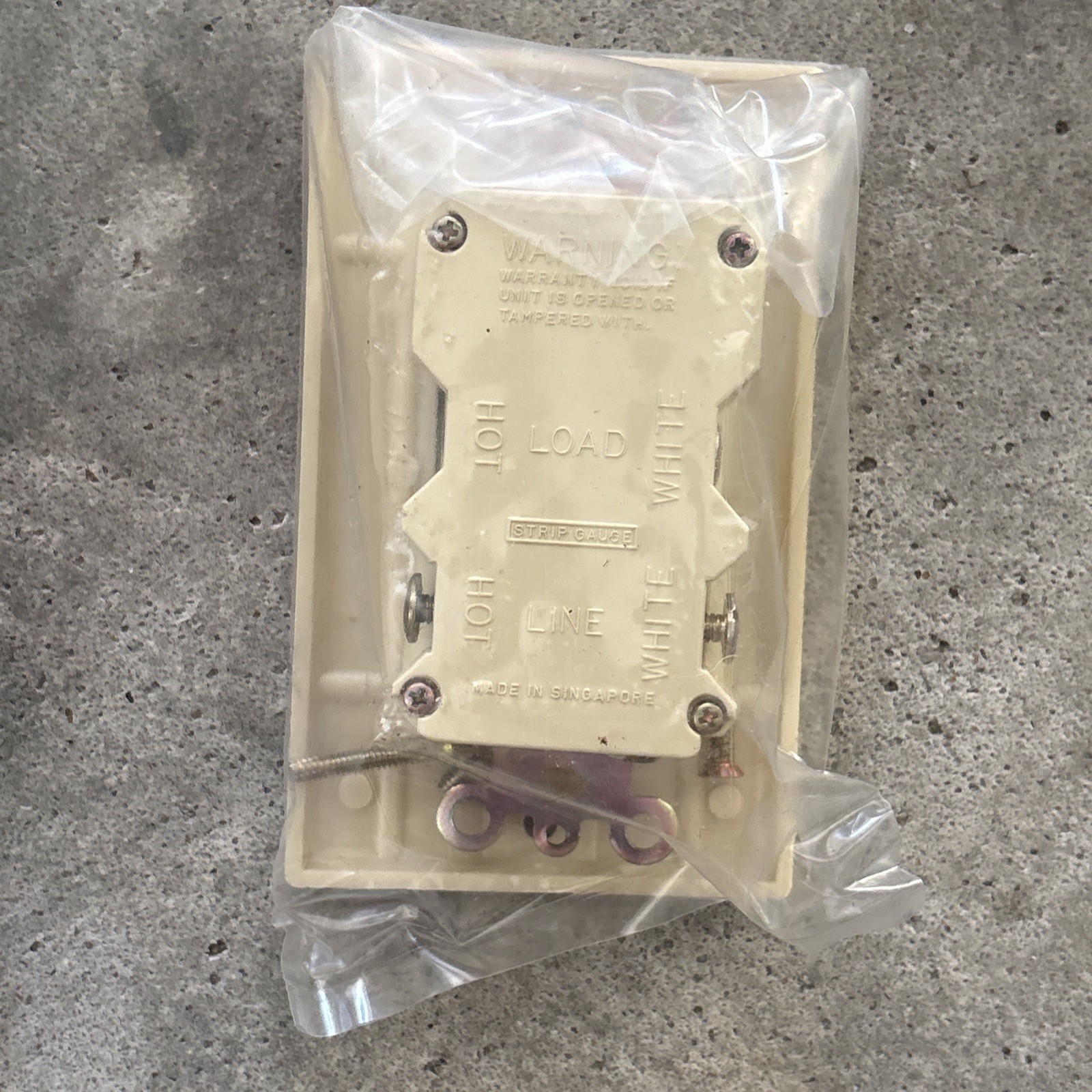 Leviton 6599-1 GFCI Outlet Receptacle 20A 125V Feed Thru Monochromatic