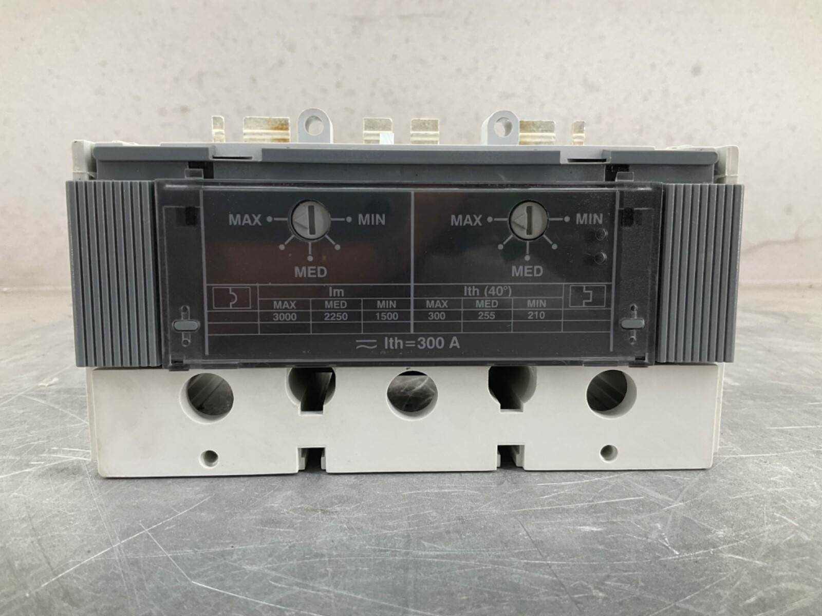 ABB S5-300A-TMA TRIP UNIT 300A lm:3000/2250/1500 lth:300/255/210 S5 BREAKERS