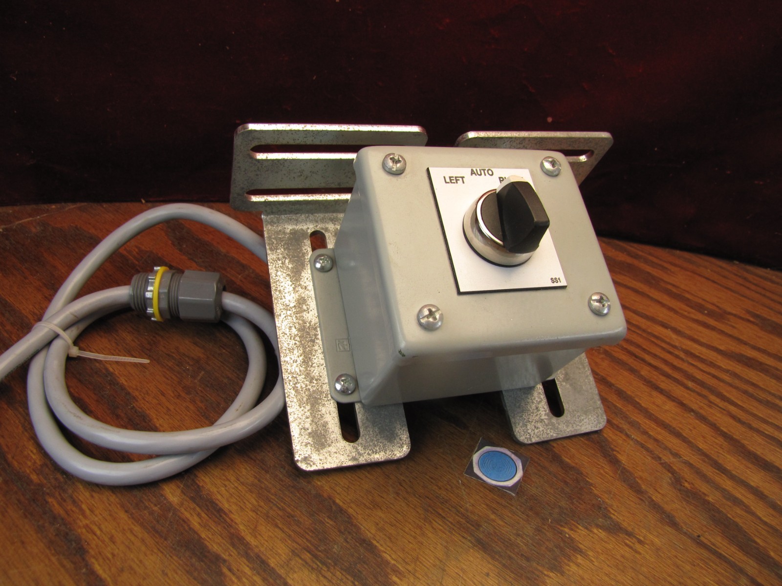 Industrial 3-Position Selector Switch LEFT-AUTO-RIGHT Control Station SS1 Cable