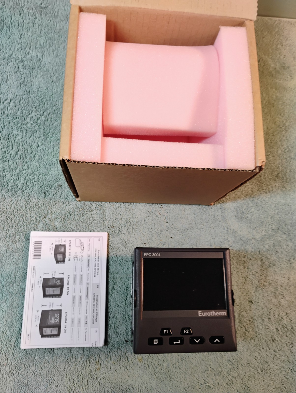 Eurotherm Schneider – epc3004 cp/vh/l2/d1/xx – New In Box