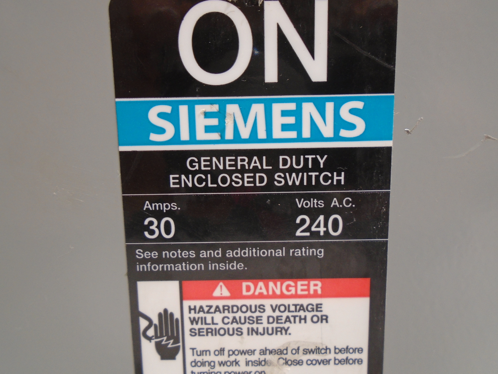 SIEMENS GNF321 ENCLOSED GENERAL DUTY SWITCH TYPE 1 30A 240V