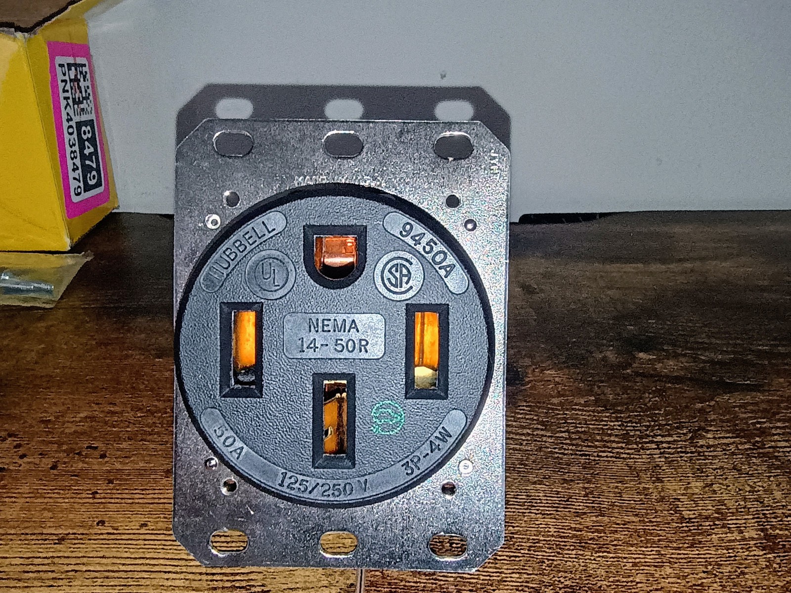 Hubbell 3 pole 4 Wire Grounding Straight Blade Receptacle(HBL9450A) 50A 125/250V