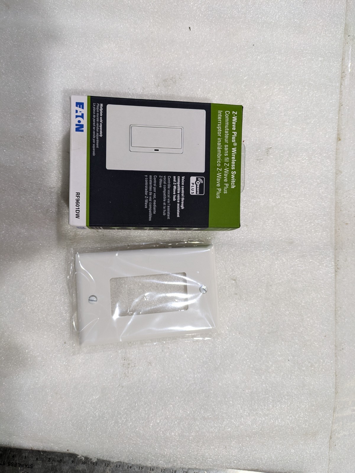 EATON RF9601DW-BX-LW White 15A 120V AC 60 HzZ-Wave Wireless switch.. each