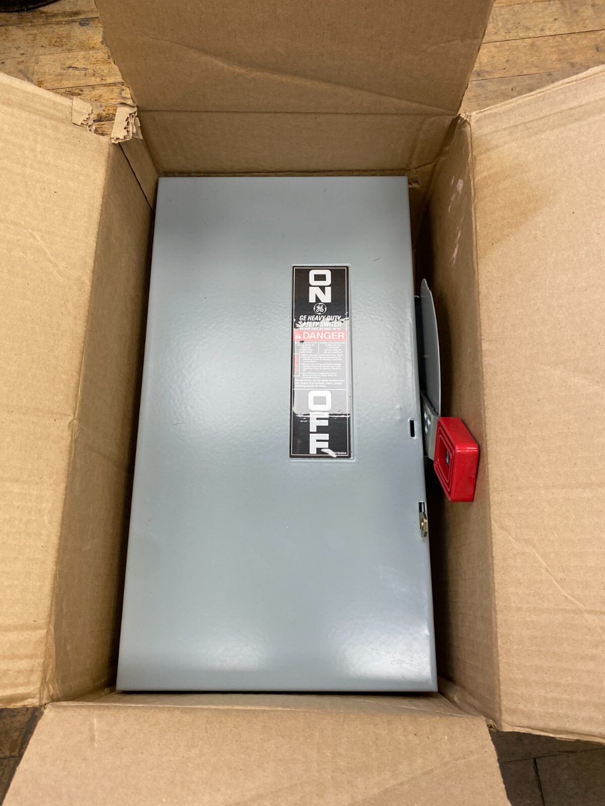 GE TH3222 Model 10 Safety Disconnect Switch Fusible 60A 240V 2P 1PH NEMA Type 1