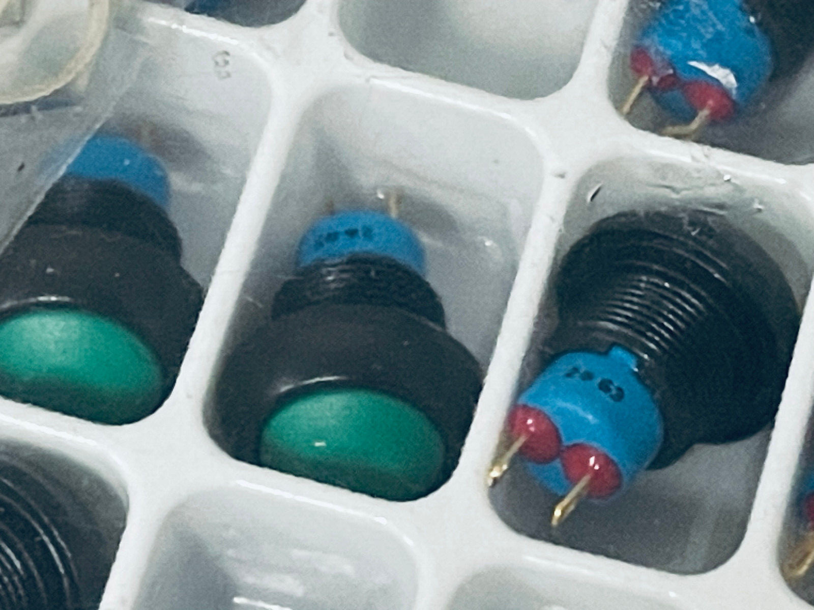 Apem IPR3SAD3 Green Pushbutton Switch SPST-NO IP67 48V Pack of 30 New