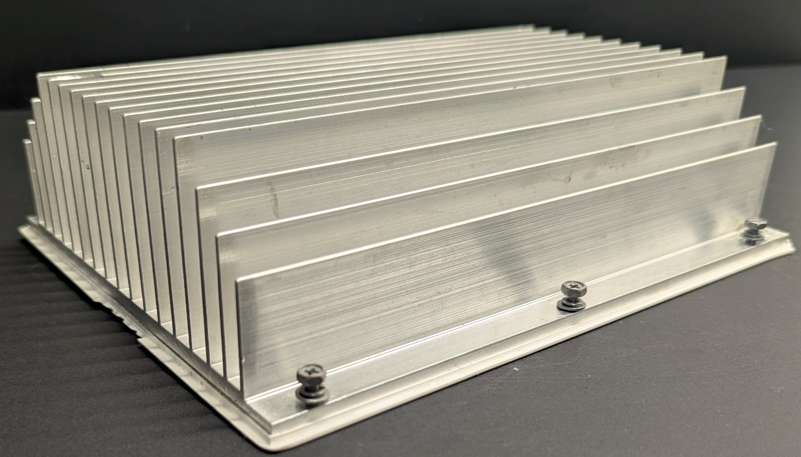 Big Aluminum Heatsink 9-1/4″ x 7-1/2″ x 2-1/2″ 3lb 14oz W/ Mount Screws and Seal