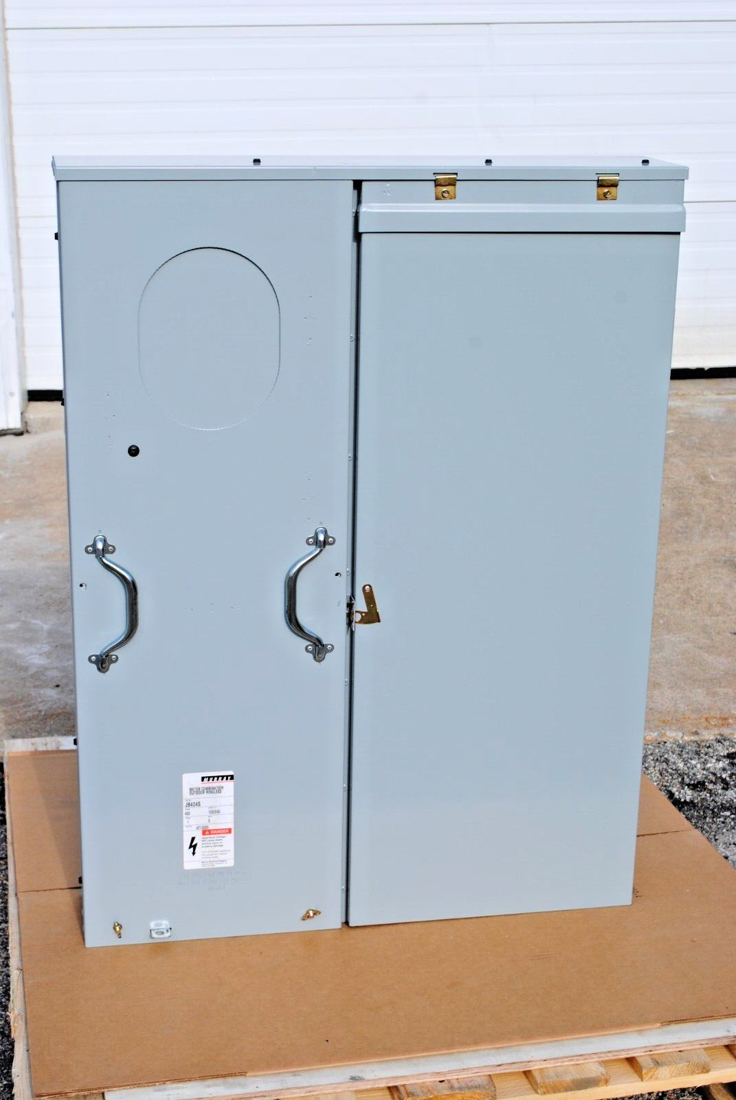 Murray JB424S 400-Amp 3R Main Breaker 120/240 1-Phase Load Center/Meter Socket