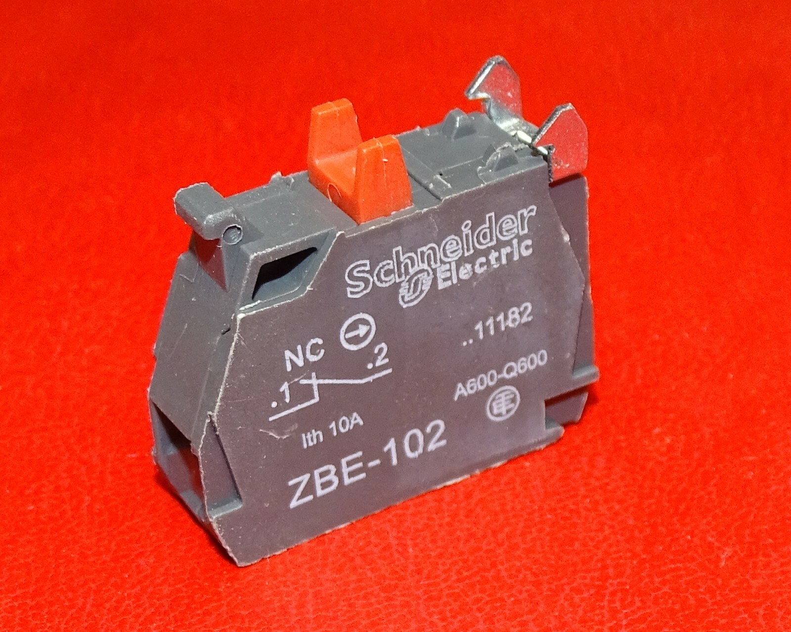 NEW Schneider Electric ZBE-102 Push Button Contact Block – 1 NC red stop module