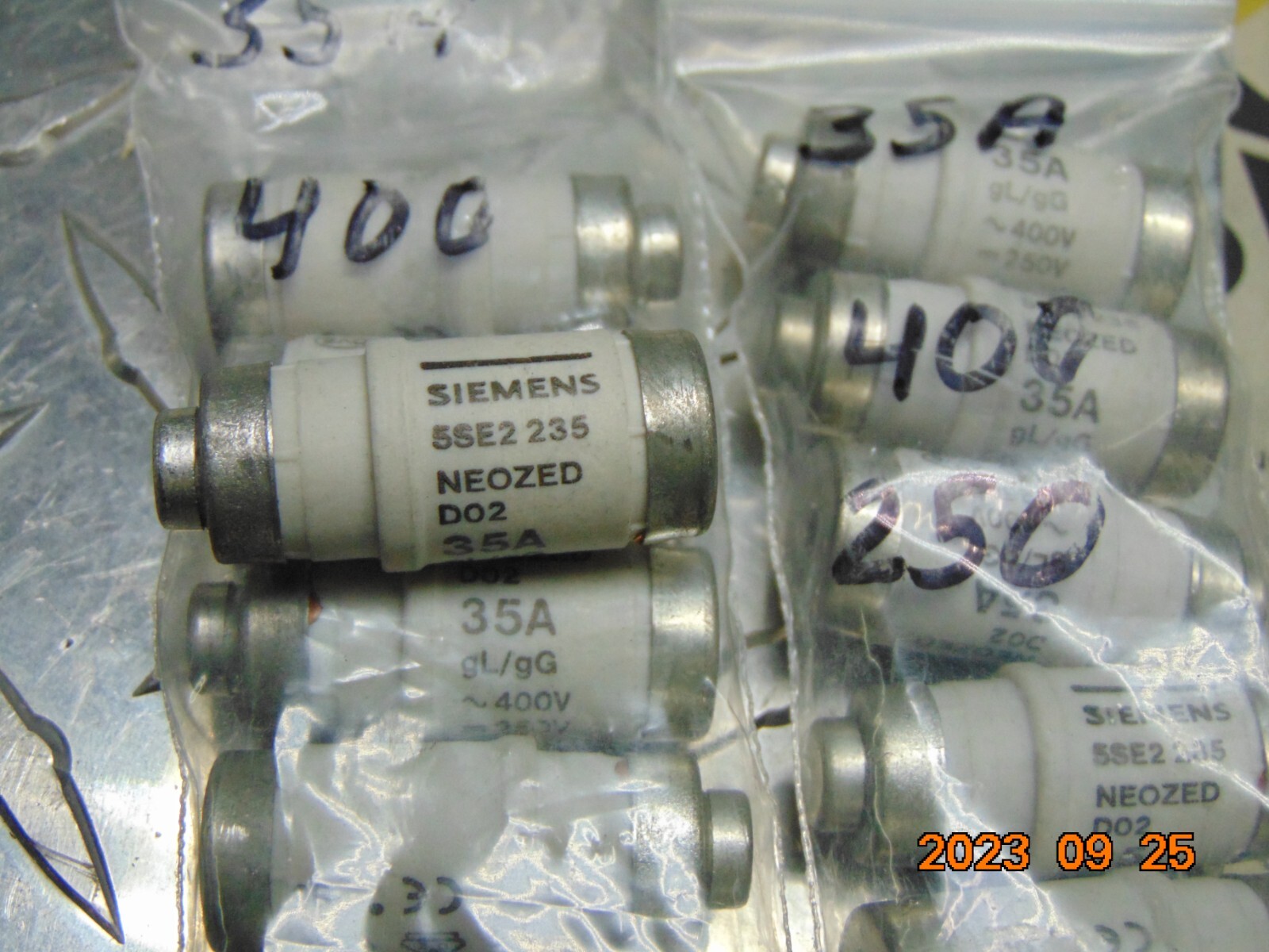 (1) Siemens 5SE2 235 5SE2235 ( 35 Amp ) 35A 250 400V D02 gL/gG NEOZED Fuse