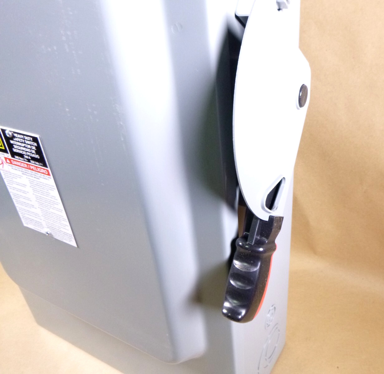 H224N Square D Fusible Safety Switch 200A, 3 Wire, 2 Pole, 1 Neutral, 240VAC
