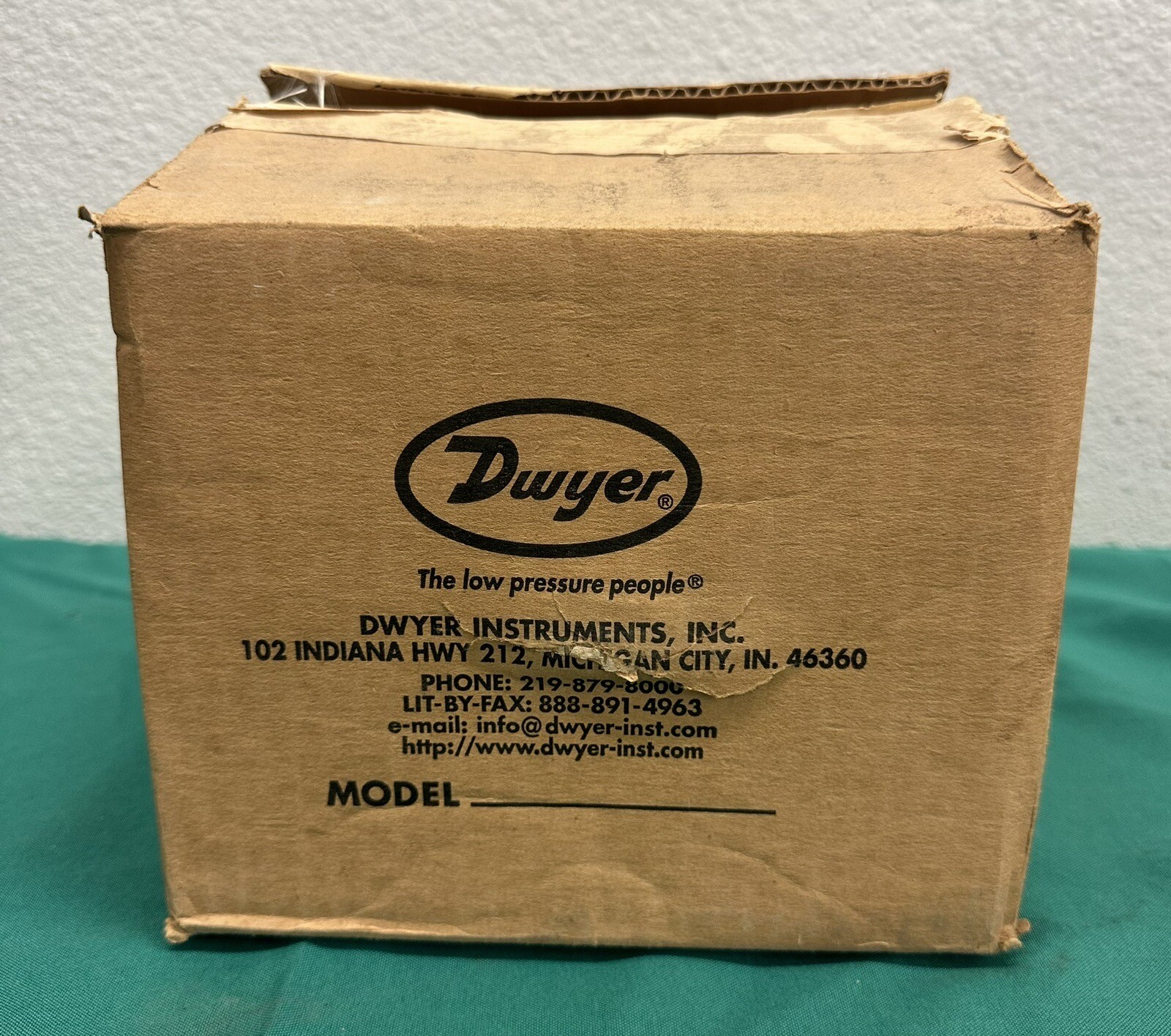 Dwyer 1640-10 Floating Contact Null Switch – New Open Box
