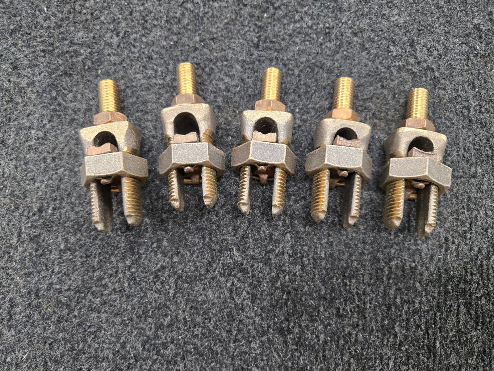Split Bolt Brass Ground Connectors, 5 pcs, 1/2″, Stud Heavy Duty with Bronze Nut